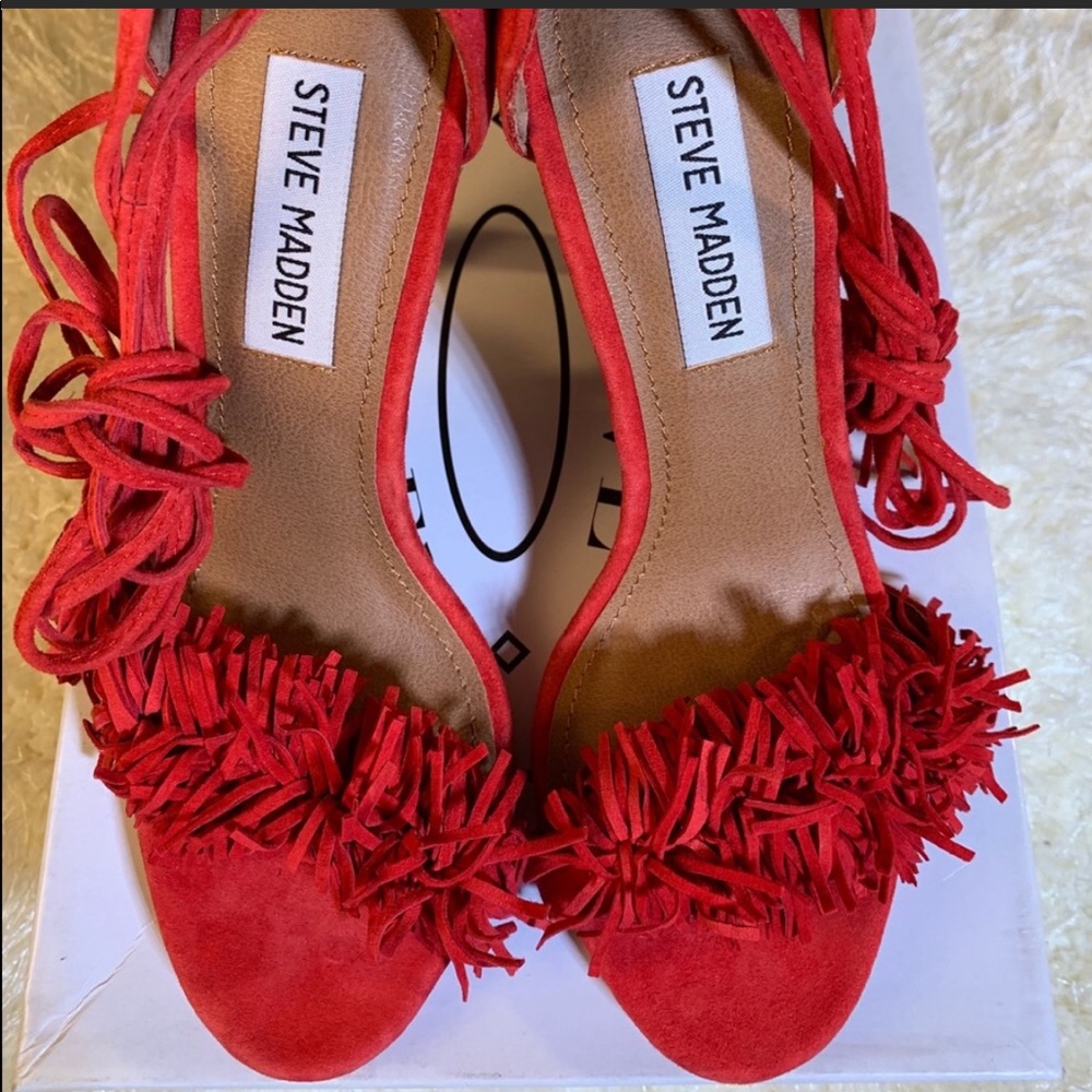 Steve Madden- Sassy Suede shoe ..